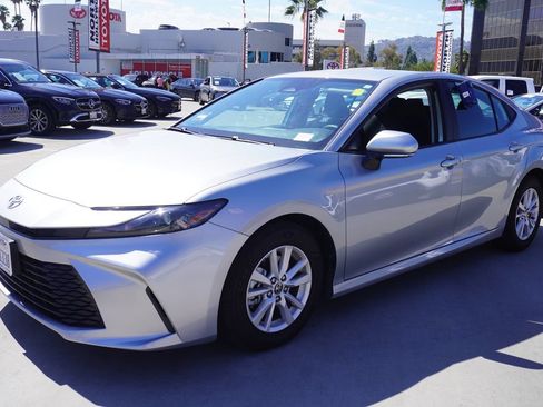 Used 2025 Toyota Camry LE w/ Convenience Package FWD image 5