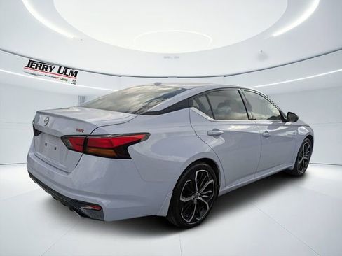 Used 2024 Nissan Altima 2.5 SR w/ SR Premium Package FWD image 3