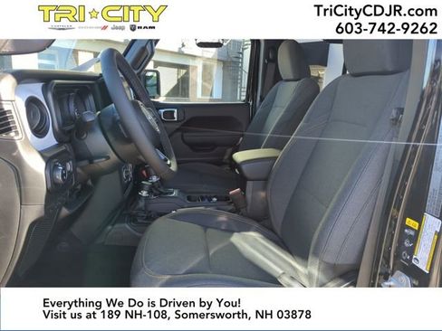 New 2025 Jeep Gladiator Sport image 12