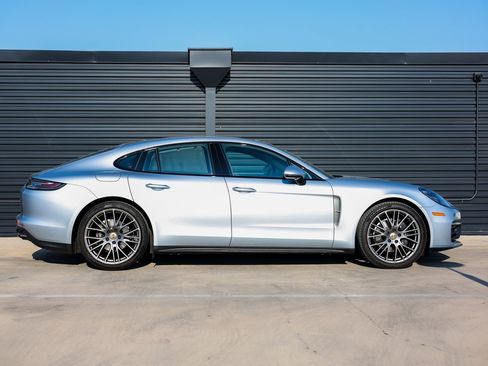 Certified 2023 Porsche Panamera Platinum Edition image 8