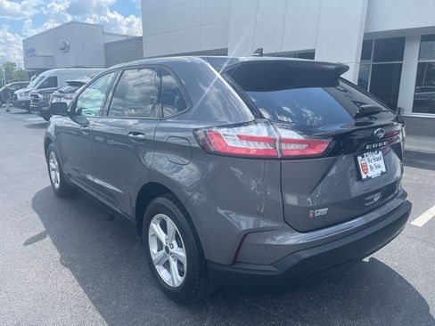 Used 2021 Ford Edge SE image 3