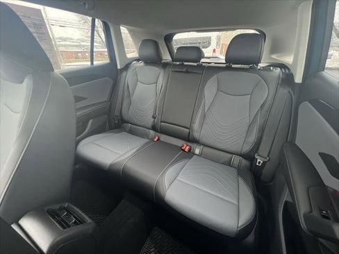 Used 2025 Volkswagen Tiguan SE AWD/4WD image 21