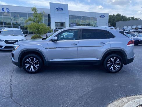 Used 2024 Volkswagen Atlas Cross Sport SE FWD image 4