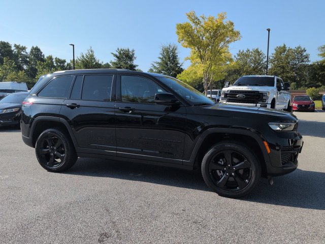 Certified 2023 Jeep Grand Cherokee Altitude AWD/4WD image 2