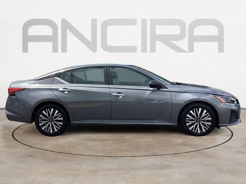 Used 2024 Nissan Altima 2.5 SV image 15