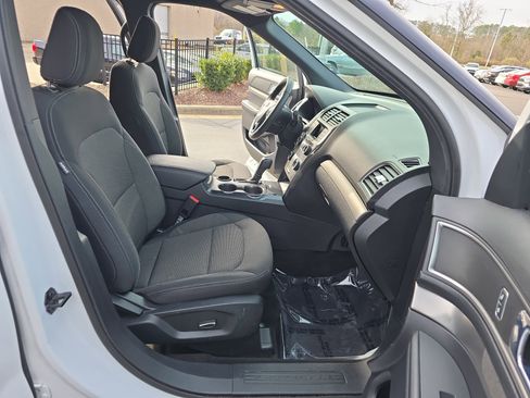 Used 2018 Ford Explorer XLT image 10