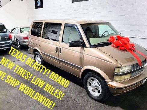 Used 2005 Chevrolet Astro Passenger image 1