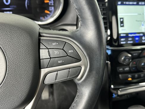 Used 2022 Jeep Grand Cherokee Limited image 31