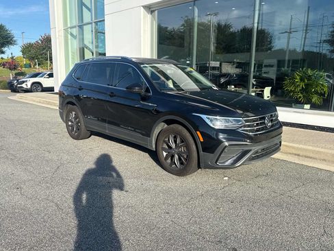 Certified 2023 Volkswagen Tiguan SE FWD image 3