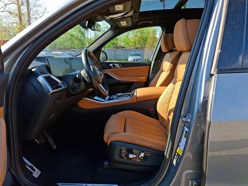 Used 2024 BMW X5 xDrive40i w/ M Sport Package AWD/4WD image 14