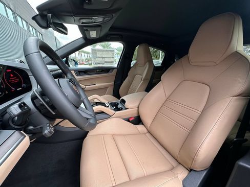 Used 2026 Porsche Cayenne S AWD/4WD image 5