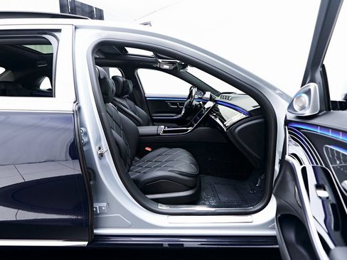 Used 2025 Mercedes-Benz Maybach S 580 4MATIC image 34