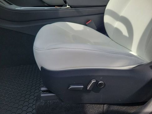 Used 2023 Tesla Model Y Long Range AWD/4WD image 19