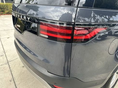 Used 2025 Land Rover Discovery S image 22