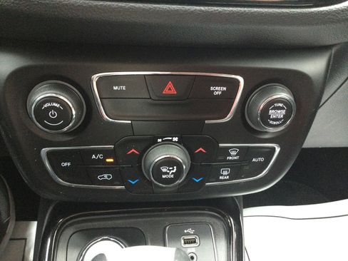 Used 2018 Jeep Compass Limited AWD/4WD image 12