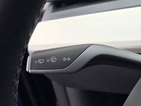 Used 2023 Tesla Model Y Long Range AWD/4WD image 23