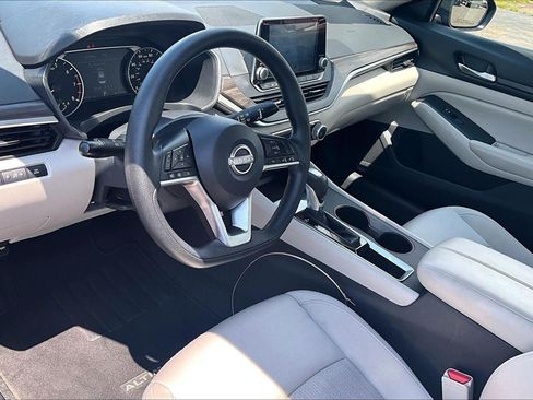 Used 2025 Nissan Altima 2.5 SV FWD image 15