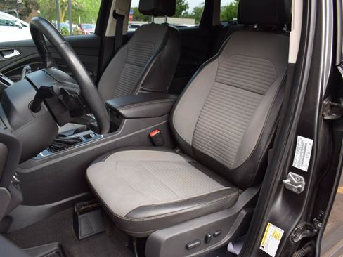 Used 2017 Ford Escape SE w/ Equipment Group 201A FWD image 30