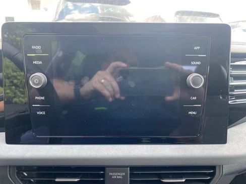 Used 2025 Volkswagen Jetta SE FWD image 21
