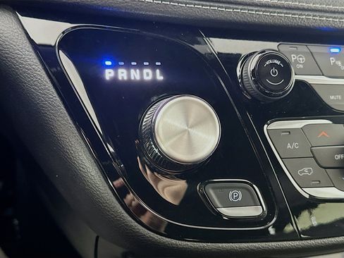Used 2024 Chrysler Pacifica Limited image 17