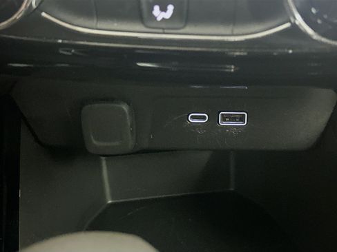 Used 2025 Chevrolet Trax LT image 25