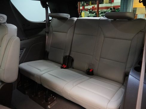 Used 2022 Chevrolet Tahoe Z71 w/ Z71 Off-Road Package AWD/4WD image 27