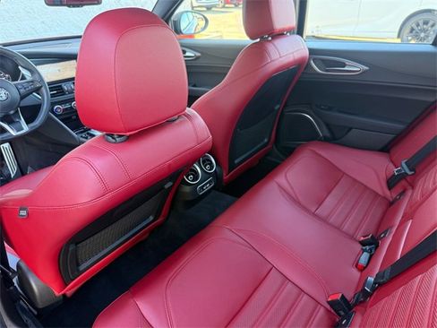 Used 2022 Alfa Romeo Giulia Veloce image 26