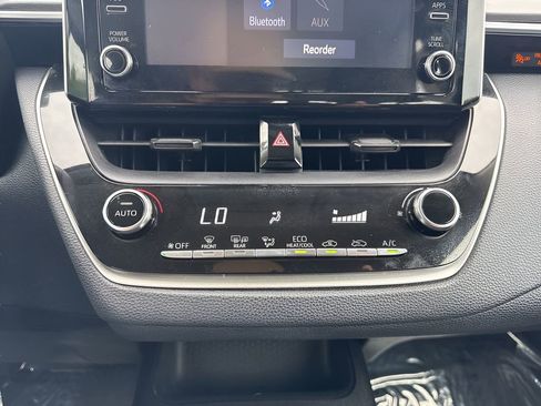 Used 2020 Toyota Corolla LE FWD image 19