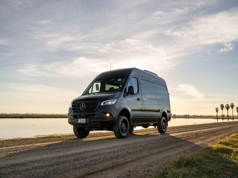 Used 2024 Mercedes-Benz Sprinter 2500 image 3