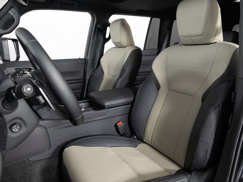 Used 2025 Lexus GX 550 image 16