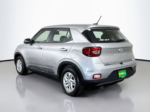 Used 2026 Hyundai Venue SE FWD image 5