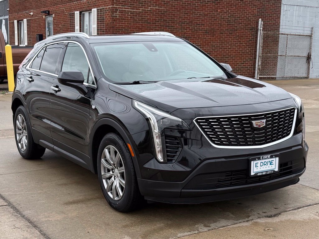 Used 2019 Cadillac XT4 Luxury w/ Cold Weather Package AWD/4WD image 2