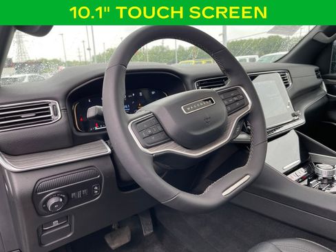 Used 2023 Jeep Wagoneer Series III w/ Premium Group I AWD/4WD image 19