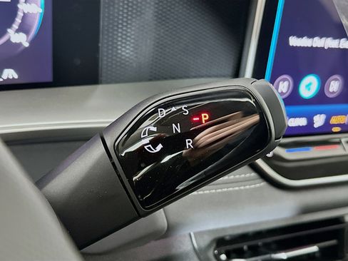 New 2026 Volkswagen Tiguan SE AWD/4WD image 16