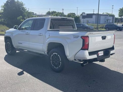 Used 2025 Toyota Tacoma TRD Sport image 4