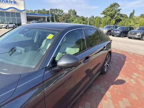 Used 2023 Honda Civic Touring image 5
