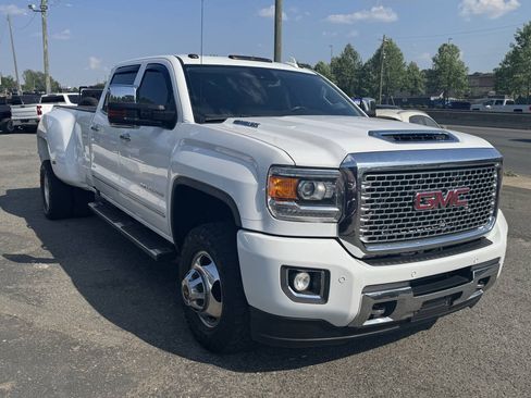 Used 2017 GMC Sierra 3500 Denali w/ Duramax Plus Package RWD image 4