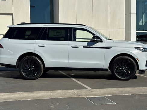 New 2025 Lincoln Navigator Reserve w/ Jet Appearance Package image 2