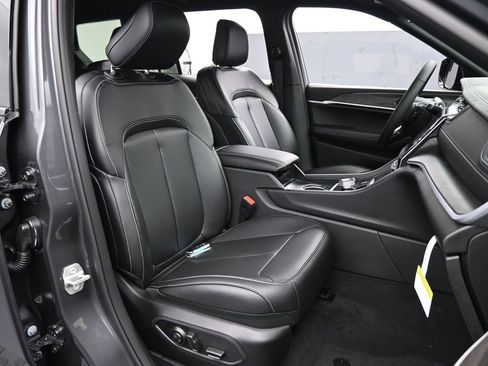 Used 2025 Jeep Grand Cherokee L Limited w/ Black Appearance Package image 42