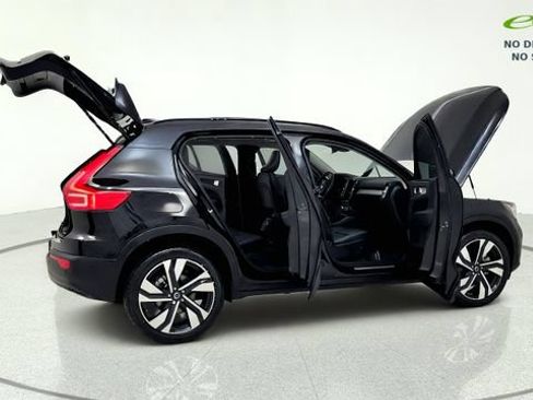 Used 2024 Volvo XC40 B5 Plus w/ Protection Package Premier AWD/4WD image 19