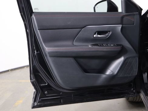 Used 2025 Nissan Kicks SR FWD image 19
