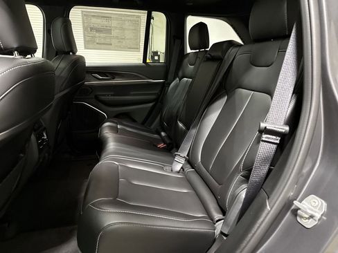 New 2026 Jeep Grand Cherokee Limited w/ Limited Altitude Package AWD/4WD image 24