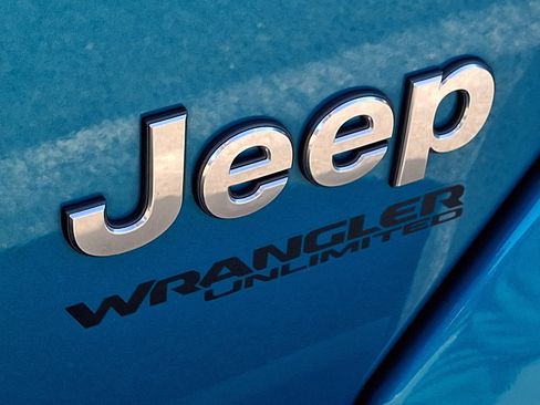 Used 2020 Jeep Wrangler Unlimited Sahara image 17