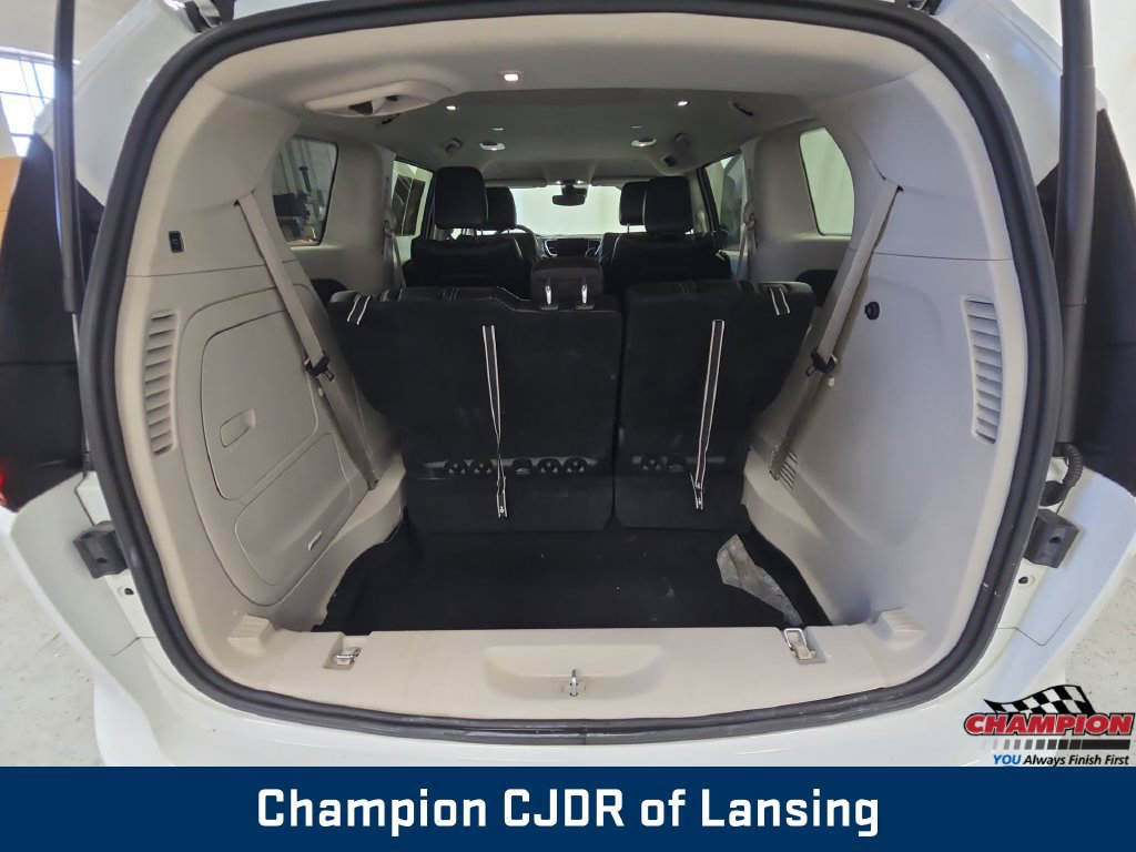 Used 2023 Chrysler Pacifica Touring-L FWD image 33