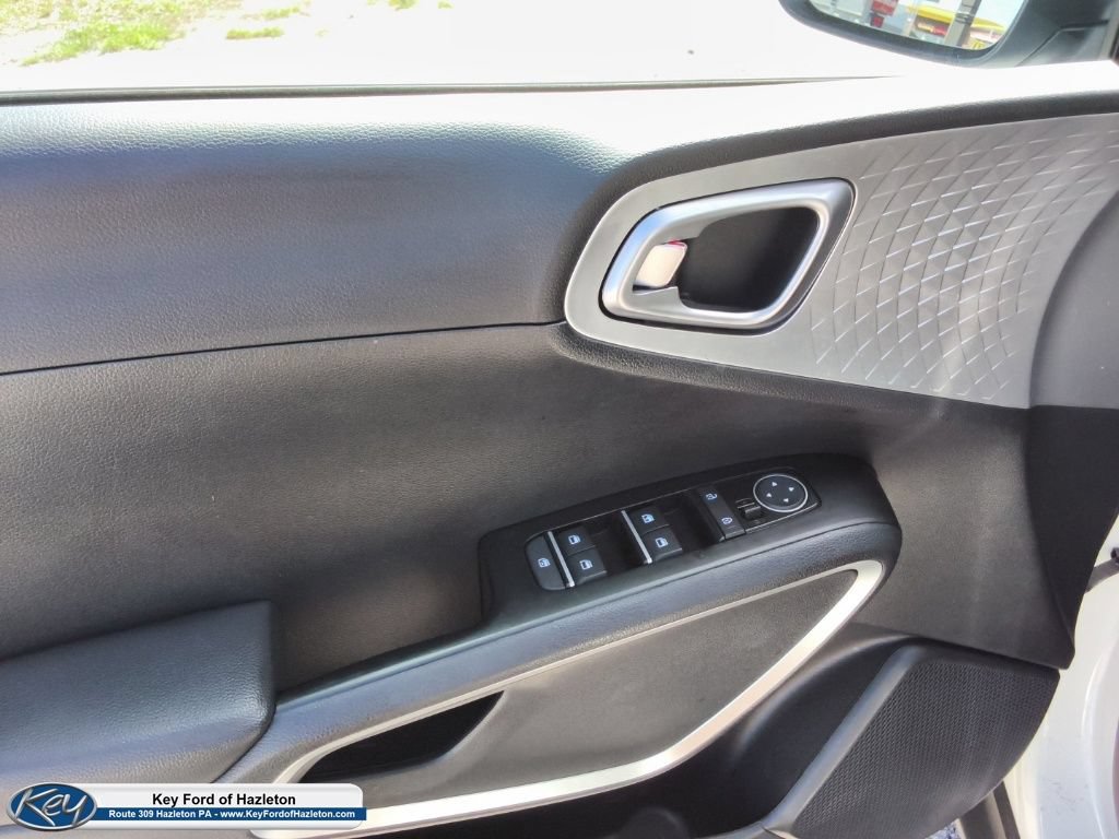 Used 2025 Kia Soul LX FWD image 20