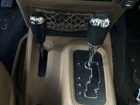 Used 2016 Jeep Wrangler Unlimited Sahara w/ Connectivity Group image 15