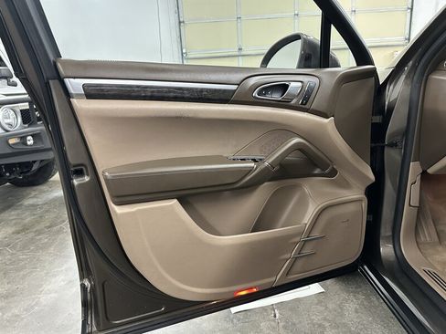Used 2013 Porsche Cayenne Diesel AWD/4WD image 35