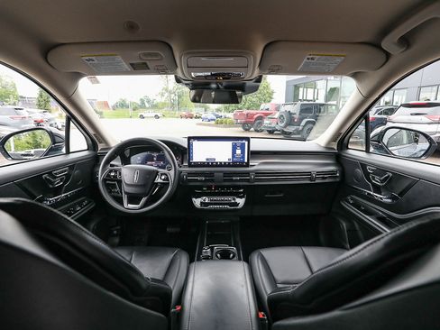 Used 2023 Lincoln Corsair AWD w/ Equipment Group 101A image 24
