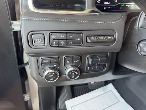 Used 2024 GMC Yukon XL Denali Ultimate image 22