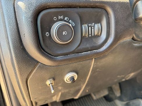 Used 2023 RAM 3500 Laramie AWD/4WD image 12